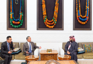 سمو ولي العهد يستقبل وزير خارجية جمهورية الصين الشعبية