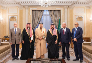 وزير الخارجية يستقبل سمو رئيس مجلس أمناء وأعضاء مركز أكسفورد للدراسات الإسلامية