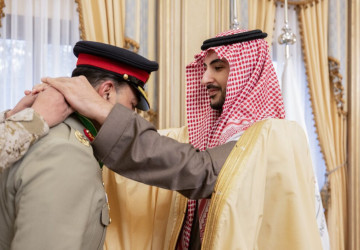 إنفاذًا لأمر خادم الحرمين الشريفين.. سمو وزير الدفاع يُقلِّد قائد الجيش الباكستاني وسام الملك عبدالعزيز من الدرجة الممتازة