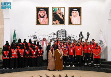 محافظ الطائف يكرّم متطوعي الهلال الأحمر بالمحافظة