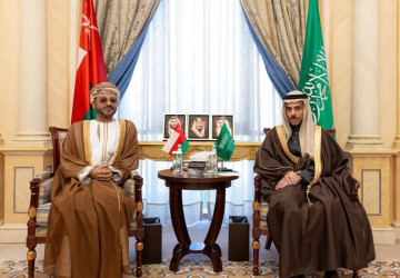 سمو وزير الخارجية يستقبل وزير خارجية سلطنة عُمان