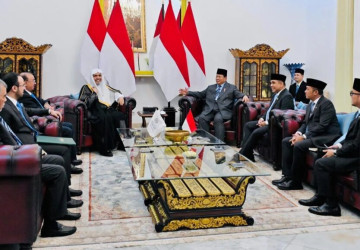 الرئيس الإندونيسي يستقبل الأمين العام لرابطة العالم الإسلامي