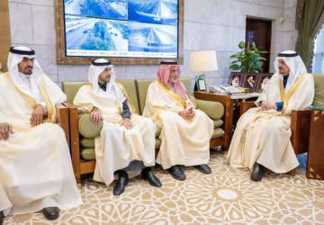 أمير منطقة الرياض يستقبل رئيس مجلس إدارة غرفة الرياض