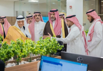 الأمير فيصل بن سلمان يستقبل سمو رئيس مجلس إدارة مركز الملك فيصل للبحوث والدراسات الإسلامية