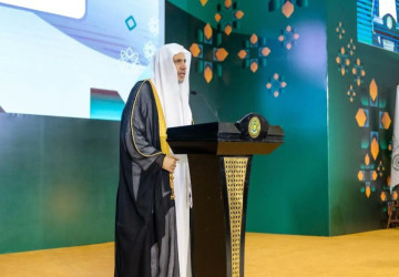 الدكتور العيسى يلقي الكلمة الافتتاحية لمؤتمر إندونيسيا للوئام بين أتباع الأديان