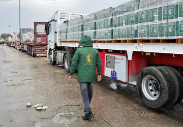 مساعدات إنسانية سعودية جديدة تعبر منفذ رفح متجهة إلى قطاع غزة مقدمة من مركز الملك سلمان للإغاثة