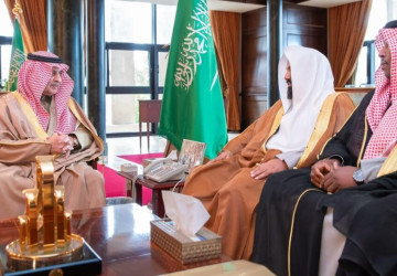 أمير تبوك يستقبل رئيس المحكمة الإدارية بالمنطقة