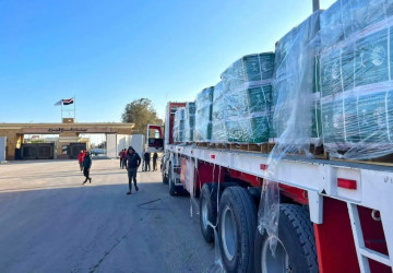 مساعدات إنسانيّة سعودية جديدة تعبر منفذ رفح متجهة إلى قطاع غزة مقدمة من مركز الملك سلمان للإغاثة