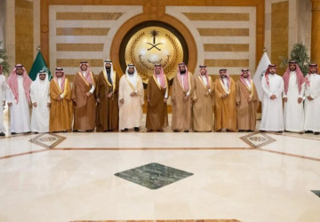 نيابة عن أمير منطقة مكة المكرمة.. الأمير سعود بن مشعل يسلّم وثائق تملّك الوحدات السكنية للمستفيدين من تبرع سمو ولي العهد