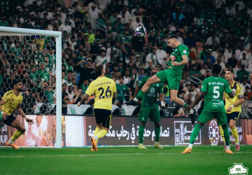الأهلي يفوز على النصر ويلحق به الهزيمة الأولى في دوري روشن