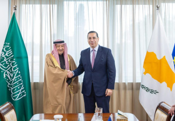 نائب وزير الخارجية يلتقي وزير خارجية قبرص