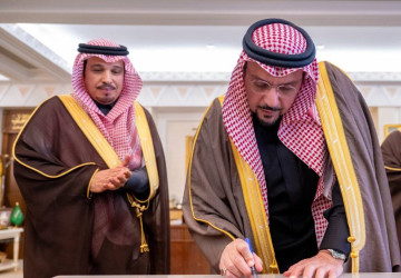 أمير منطقة القصيم يُدشّن مبادرة “رايتنا فخرنا” تعزيزًا لقيم الانتماء الوطني وترسيخًا لمكانة العلم السعودي