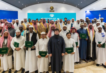 وزير الشؤون الإسلامية يرعى حفل تخريج (104) طلاب بعد إتمامهم برنامج “زمالة الوسطية والاعتدال”