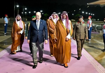 أمير إمارة موناكو يصل جدة