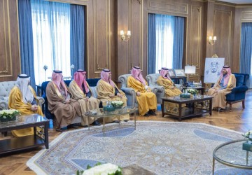 أمير الحدود الشمالية يستقبل مساعد وزير الموارد البشرية والتنمية الاجتماعية