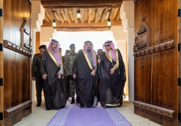 أمير القصيم يتفقد قصر الملك عبدالعزيز التاريخي في مركز قبة