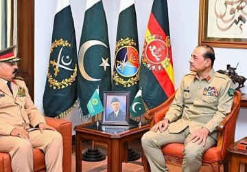 قائد الجيش الباكستاني يستقبل أمين عام التحالف الإسلامي في إسلام آباد ويبحثان تعزيز التعاون في محاربة الإرهاب وتنفيذ مبادرة “إدماج”