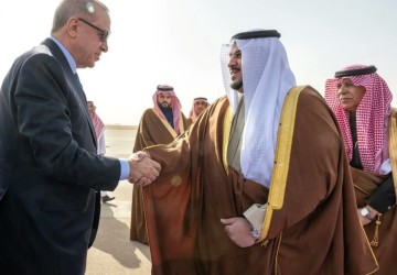 الرئيس التركي يغادر الرياض وفي مقدمة مودعيه نائب أمير المنطقة