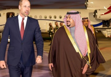 ولي عهد المملكة المتحدة يصل إلى الرياض وفي مقدمة مستقبليه نائب أمير المنطقة