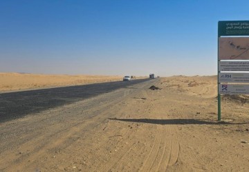 البرنامج السعودي لتنمية وإعمار اليمن يبدأ مرحلة جديدة من مشروع توسعة وإعادة تأهيل طريق العبر بمأرب