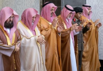 نائب أمير منطقة مكة المكرمة يؤدي صلاة الاستسقاء مع جموع المصلين في المسجد الحرام