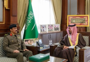 أمير منطقة المدينة المنورة يطّلع على الاستعدادات الأمنية لخدمة المصلين بالمسجد النبوي خلال شهر رمضان