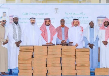 الشؤون الإسلامية تسلم هدية خادم الحرمين الشريفين من التمور لجمهورية الصومال