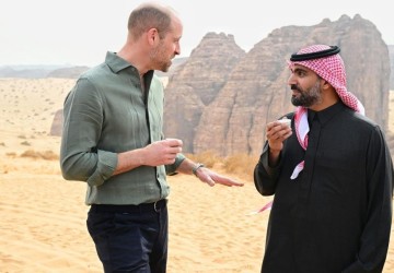 ولي عهد بريطانيا يزور مواقع تاريخية وطبيعية وثقافية في العُلا برفقة سمو وزير الثقافة