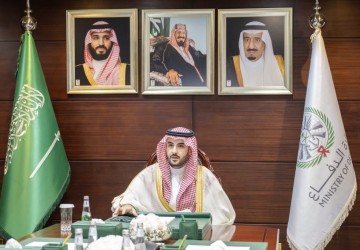 سمو وزير الدفاع يؤدي صلاة عيد الفطر مع منسوبي وزارة الدفاع ويلتقي قادة الوزارة وكبار مسؤوليها