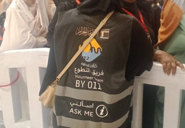 صُنّاع الإيجابية… يصنعون فرقًا في خدمة ضيوف الرحمن بالحرم المكي