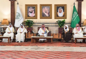 أمير عسير يستقبل جموع المهنئين بعيد الفطر