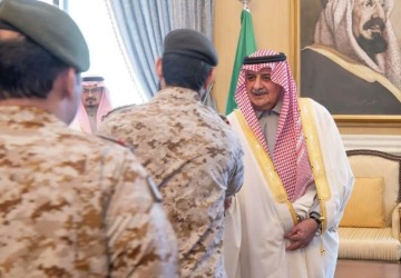 أمير منطقة تبوك يستقبل المهنئين بعيد الفطر