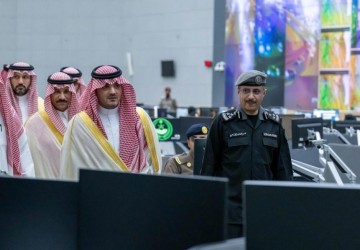 الأمير عبدالعزيز بن سعود يزور مركز العمليات الأمنية الموحدة بمنطقة الرياض