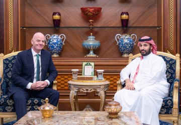 سمو ولي العهد يلتقي رئيس الاتحاد الدولي لكرة القدم