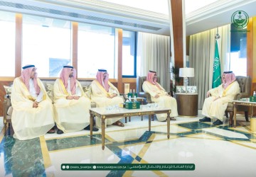 أمير المنطقة الشرقية يستقبل أعضاء مجلس أمناء مؤسسة جائزة الأميرة صيتة بنت عبدالعزيز