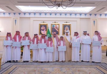 أمير منطقة القصيم يكرّم 38 طالبًا وطالبة بجائزة وزارة التعليم “منافس”