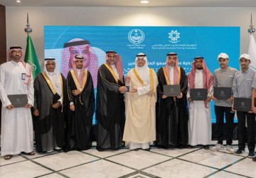 محافظ الأحساء يُكرّم تقنية الأحساء للبنين والبنات أبطال البطولة الوطنية VEX U