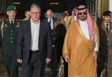 رئيس الوزراء البريطاني يغادر جدة