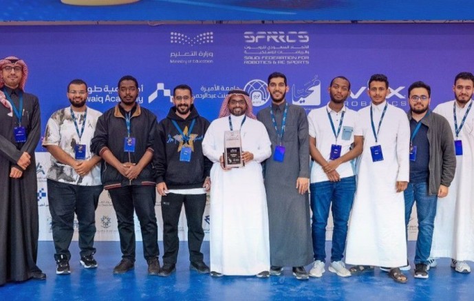 فريق الجامعة الإسلامية يحقق جائزة الابتكار في بطولة VEX Robotics الوطنية