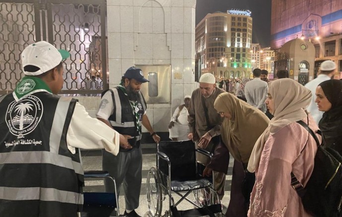 375 قائد وكشاف وجوال يباشرون تقديم خدماتهم التطوعية لزوار المسجد النبوي الشريف