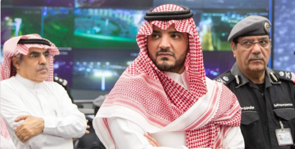 وزير الداخلية ينوه بما تقوم به جميع القطاعات الأمنية والجهات المعنية من جهود لخدمة الحجاج