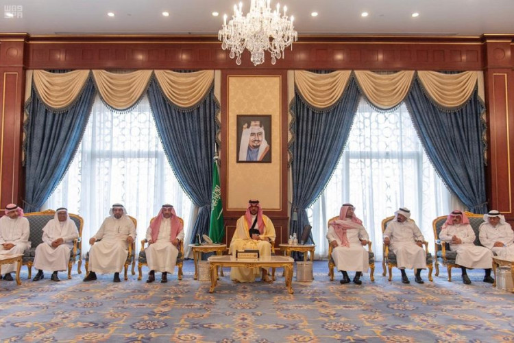 سمو أمير منطقة ‫المدينة المنورة‬ بالنيابة يشارك موظفي الإمارة لقاء المعايدة