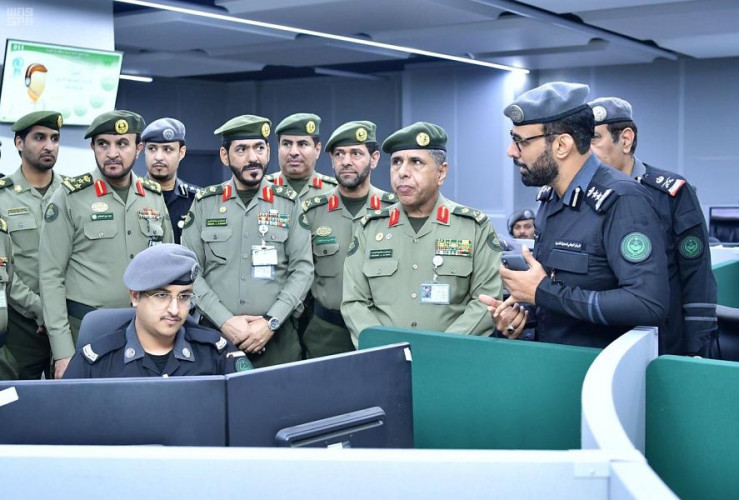 مدير عام الجوازات يزور المركز الوطني للعمليات الأمنية الموحدة (911)