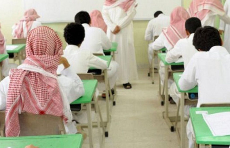 هجوم ثلاثي على معلم داخل فصله في تبوك والشرطة تبدأ التحقيق