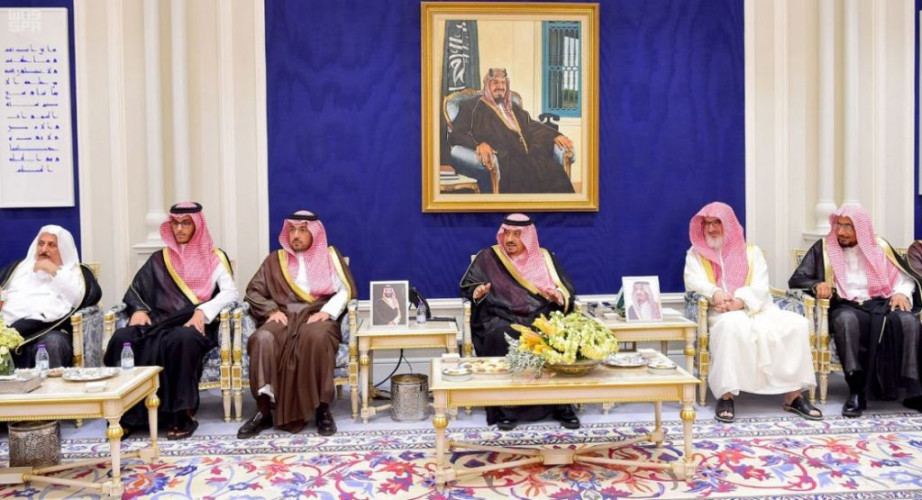 أمير الرياض يستقبل أصحاب الفضيلة والمعالي والأهالي