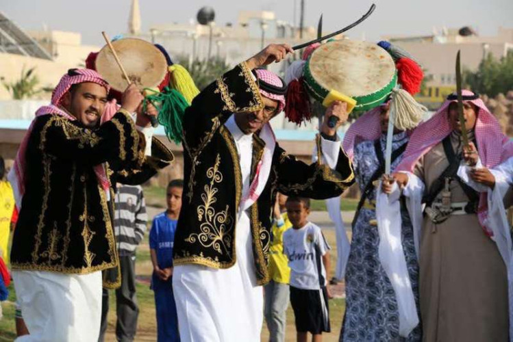 تدريب المشرفين ورواد النشاط على العرضة السعودية