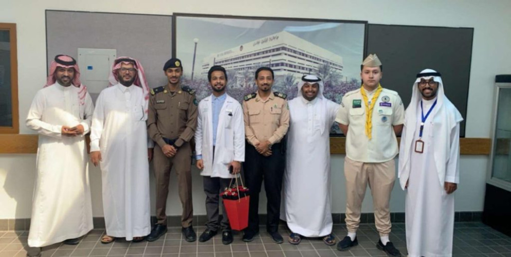 خريجو مدرسة الإمام الطحاوي الثانوية وابتدائية الامير محمدبن فهد يكرمون معلميهم في يوم المعلم