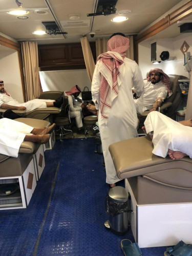 بالتعاون مع الصحة  منسوبو الإسكان يتبرعون بدمائهم