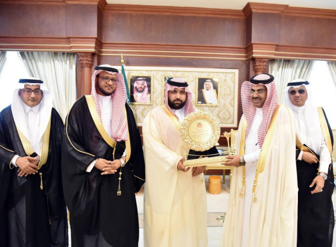 أمير منطقة جازان بالنيابة يستقبل مدير تعليم جازان ومدير تعليم صبيا بمناسبة اليوم العالمي للمعلم