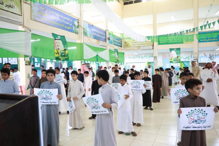 مدارس تعليم جازان تستقبل المعلمين والمعلمات بالورود في يوم المعلم العالمي